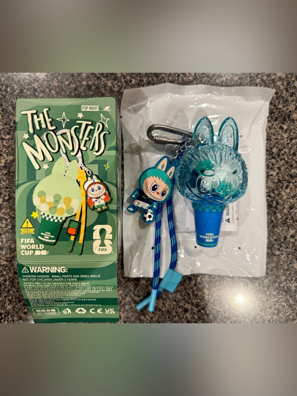 THE MONSTERS × FIFA SERIES-Mini Pendant
Light Box - Center of Attention